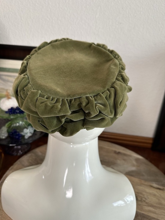 Vintage Jacobson\'s Olive Green Velvet Ruffled Cloche/Pillbox Hat main image 12